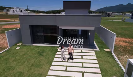 Casa com 4 dormitórios à venda, 210 m² por R$ 980.000,00 - Extensão do Bosque - Rio das Ostras/RJ