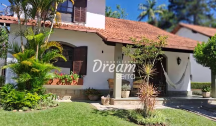 Excelente casa em condomínio próximo ao Centro.