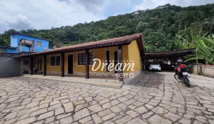 Casa com 4 dormitórios à venda, 114 m² por R$ 500.000,00 - Pessegueiros - Teresópolis/RJ