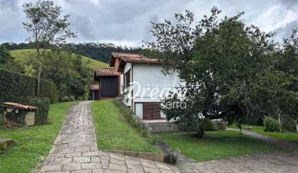 OPORTUNIDADE DE APARTAMENTO TIPO CASA NO BAIRRO DE ALBUQUERQUE- TRERESÓPOLIS-RJ