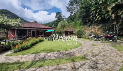 Casa com 3 dormitórios à venda, 200 m² por R$ 700.000,00 - Serrinha - Teresópolis/RJ