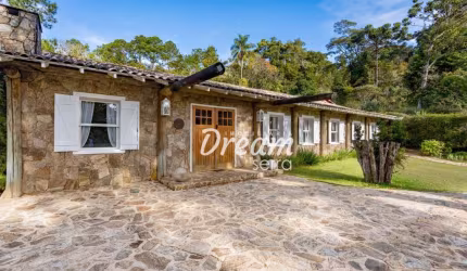 Casa com 7 dormitórios à venda, 260 m² por R$ 4.500.000,00 - Itaipava - Petrópolis/RJ