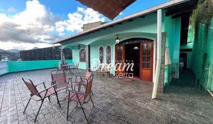Casa com 3 dormitórios para alugar, 200 m² por R$ 5.680,00/mês - Fazendinha - Teresópolis/RJ