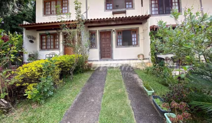 Casa com 3 dormitórios à venda, 120 m² por R$ 480.000 - Cascata dos Amores - Teresópolis/RJ