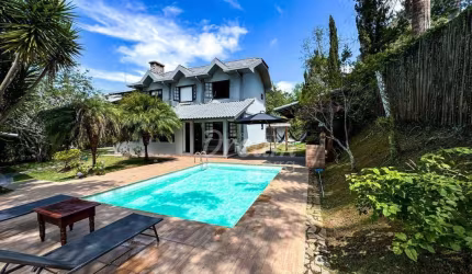 Casa com 5 dormitórios à venda, 235 m² por R$ 1.690.000 - Green Valley - Teresópolis/RJ