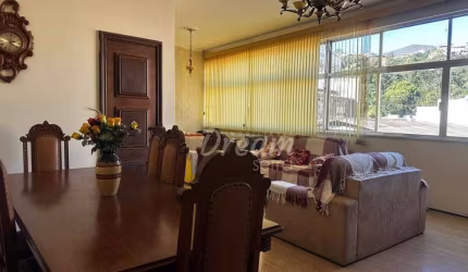 OPORTUNIDADE DE APARTAMENTO NO CENTRO DA CIDADE DE TEERESÓPOLIS COM VISTA PRIVILEGIADA.