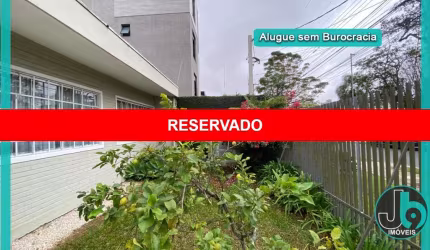 Casa térrea para alugar com 3 quartos sendo 1 suíte e 3 vagas de garagem no Juvevê