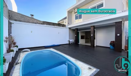 Casa para alugar ou vender em São José dos Pinhais com 3 quartos, 1 suíte e hidro, área gourmet com churrasqueira e piscina 350m² por R$ 9.000,00/mês
