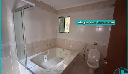 Sobrado para Alugar na Cidade Industrial com 3 quartos, 1 suíte, 3 vagas de garagem, ático com lareira e churrasqueira com 154m² por R$ 3.750,00/mês