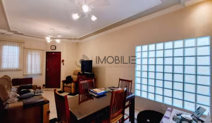 Casa à venda com três dormitórios, sendo uma suíte na Vila Furlan em Indaiatuba.