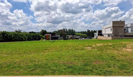 Terreno com metragem de 582,28 m² no condomínio Parque Villa dos Pinheiros em Indaiatuba.