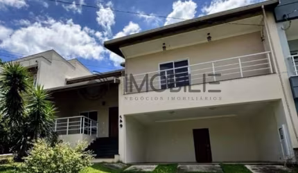 Casa (sobrado) com 3 suítes no condomínio Portal de Itaíci em Indaiatuba.