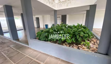 Grande oportunidade! Apartamento amplo a 250m da praia