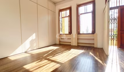 Casa com 3 quartos à venda na Rua Duque de Caxias, 518, Centro Histórico, Porto Alegre por R$ 650.000