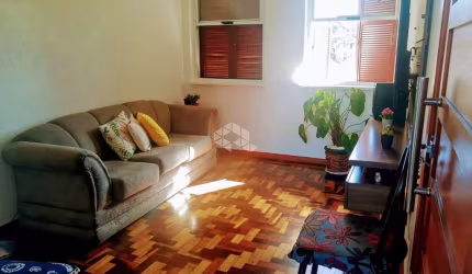 Apartamento com 2 quartos à venda na Rua Tuparaí, 170, Passo da Areia, Porto Alegre por R$ 270.000