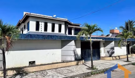 Excelente casa com piscina e área gourmet no bairro Coroa do Meio!