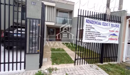 Sobrado com ótimo acabamento e 3 quartos para venda no Sítio Cercado