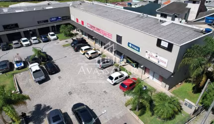 Depósito disponível para locação, na rua Tijucas do Sul, Curitiba-PR