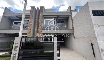 Sobrado á venda no bairro umbara com 03 dormitórios sendo um suíte com varanda