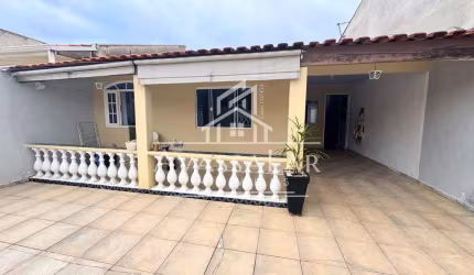 Casa à venda 4 quartos com espaço nos fundos, Sítio Cercado, CURITIBA - PR