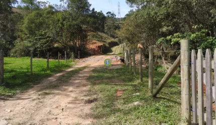 Imóvel localizado no bairro Colônia Santana em São José para quem busca sossego