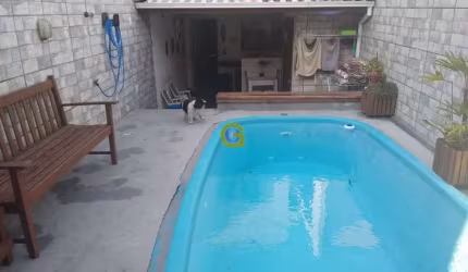 Excelente sobrado localizado no Bairro Potecas em São José.