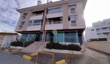 Excelente sala comercial à venda no Santinho, em Florianópolis.
