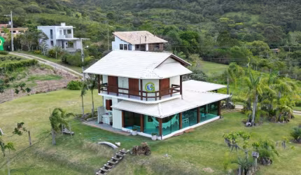 Excelente casa à venda em Areias de Macacú, em Garopaba.