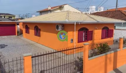 Casa à venda no Aririú, em Palhoça com 90 m² de área privativa, 4 dormitórios, 1