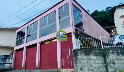 Excelente casa à venda em Forquilhinhas, São José.