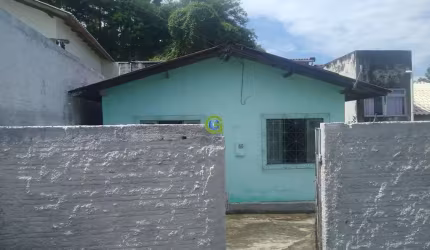 Casa à venda no bairro Fazenda Santo Antônio em São José, total de 220 m² de áre
