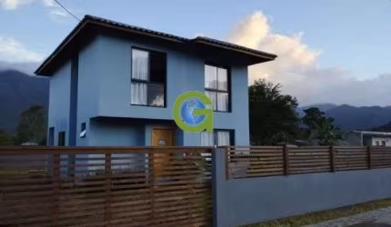 Casa à venda no bairro Guarda do Cubatão em Palhoça. Casa com 98 m², possui 3 do