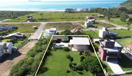 Casa à venda na praia da Gamboa em Garopaba.