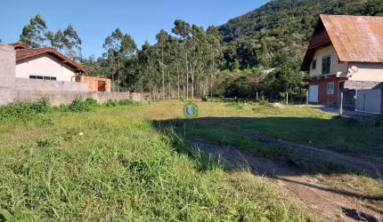 Terreno com 680 m² a venda no bairro Forquilhas em São José.