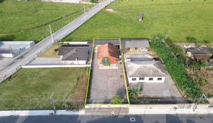 Casa à venda no bairro Forquilhas em São José.