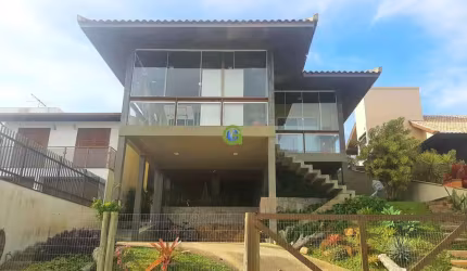 Excelente Casa à venda no Lot. Jardim Panorâmico, Centro de Garopaba.
