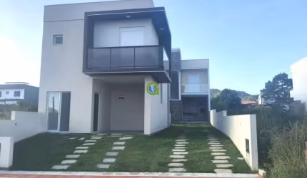 Ótimo Sobrado à venda, no Lot. Parques Garopaba, bairro Ambrósio, em Garopaba.