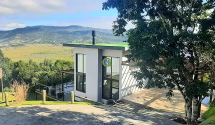 Magnífica Casa Alto Padrão em Condomínio Fechado na Praia da Silveira, em Garopa