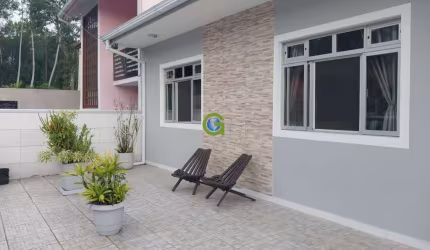 Casa Semi-Mobiliada à venda no Lot. Lisboa em Forquilhas, São José.