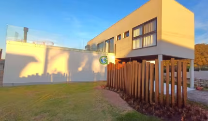 Magnífica Casa Alto Padrão Semi-Mobiliada à venda na Praia do Vigia no Centro de