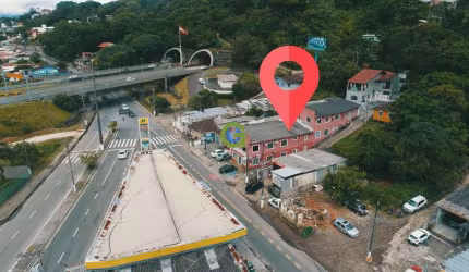 Ótimo imóvel comercial à venda no Saco dos Limões, em Florianópolis.