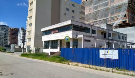 Oportunidade de Investimento - Imóvel Comercial à Venda em Pedra Branca, Palhoça