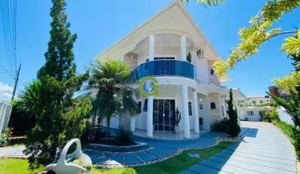 Excelente Casa Alto Padrão no Centro de Paulo Lopes!