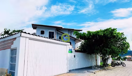 Incrível casa localizada no bairro Areias em Paulo Lopes!