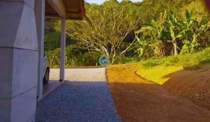 Casa Aconchegante em Amplo Terreno com Vista para as Montanhas – Paulo Lopes SC