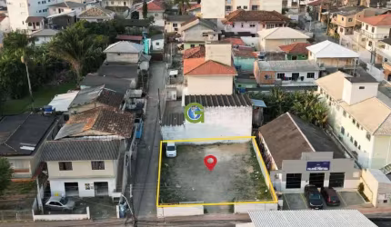 Terreno à Venda na Fazenda Santo Antônio - 300 m²