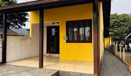 Casa com 2 Quartos e Ótima Localização a 500m da Praia – Gamboa, Garopaba