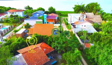Casa à venda no bairro Alto Arroio, em Imbituba, próxima à Lagoa de Ibiraquera.