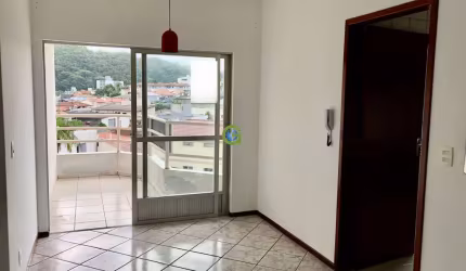 Apartamento à venda, Forquilhinha, São José 2 dorms, suíte, sacada.