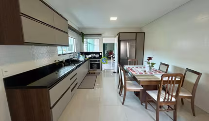 Casa 5 dormitórios à venda Fazenda Santo Antônio São José/SC